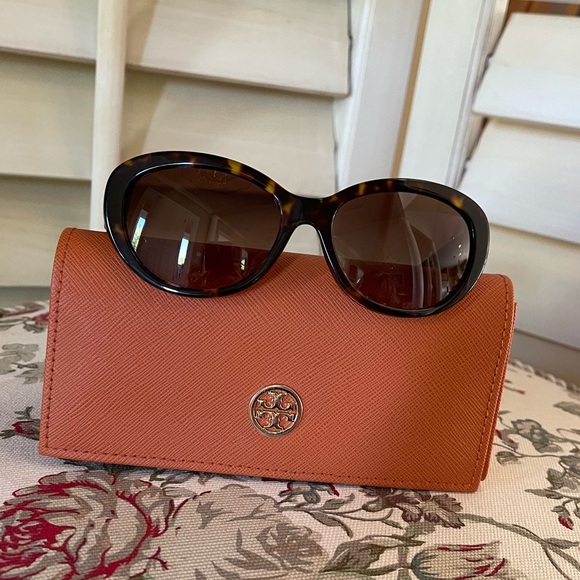 Tory Burch Sunglasses Tortoise with Gold - Picture 2 of 8